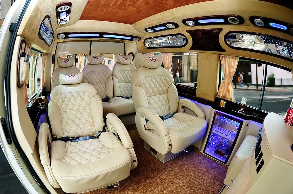 Ford-Transit-Limousine-2014-1_1