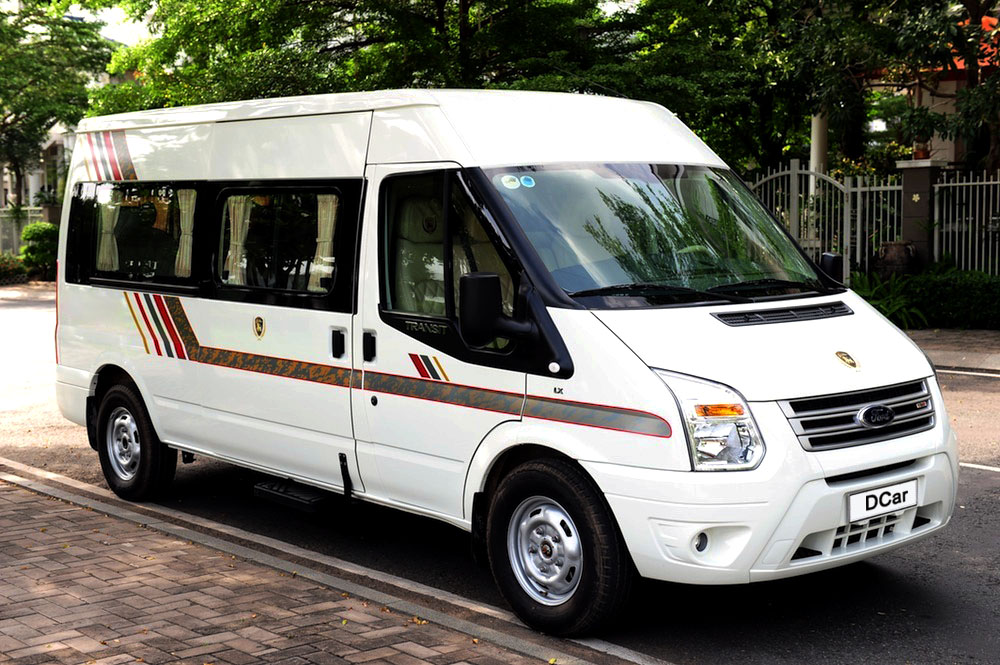 Ford-Transit-Limousine-2014-7